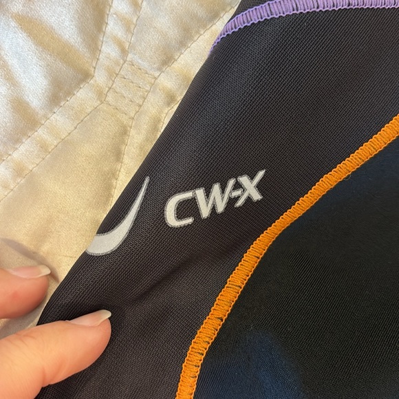 CW-X ladies compression leggings - Picture 9 of 11